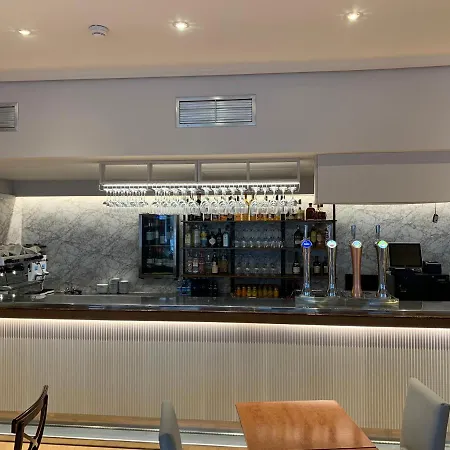 Unzaga Plaza מלון Éibar
