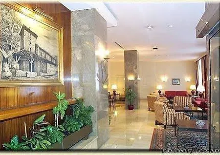 Unzaga Plaza מלון Éibar