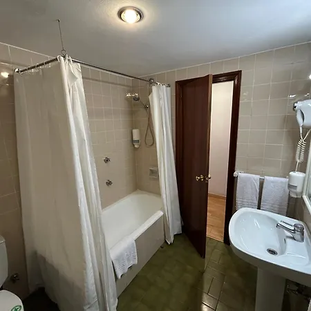 Unzaga Plaza מלון 3*