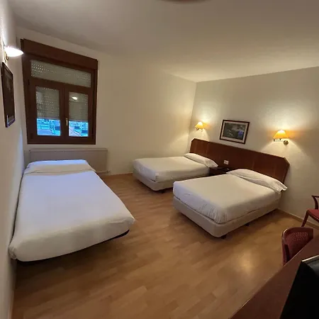 Unzaga Plaza 3*