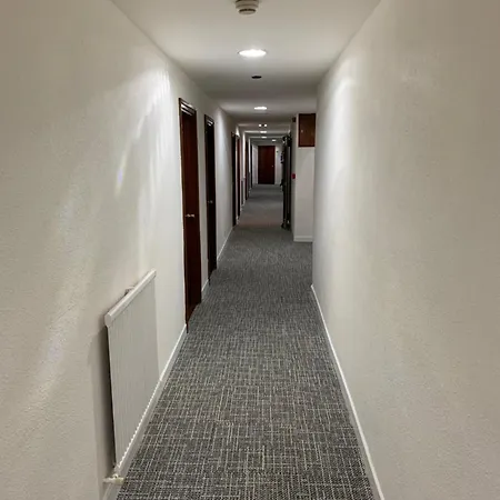 מלון Unzaga Plaza 3*