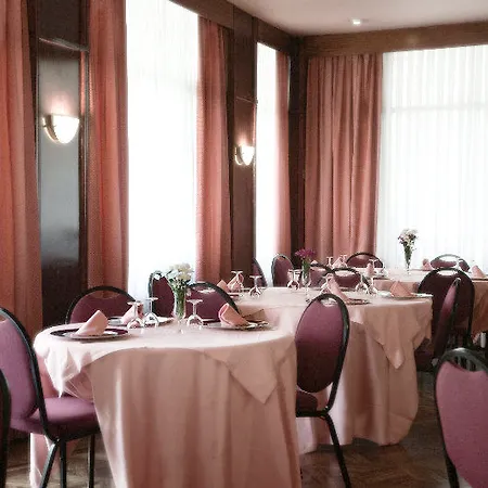 Unzaga Plaza מלון Éibar