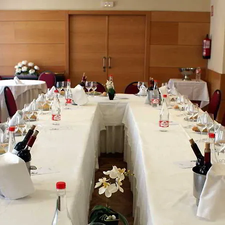Unzaga Plaza מלון