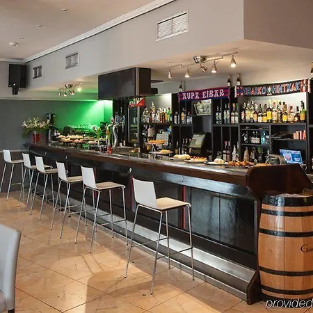 מלון Unzaga Plaza 3*