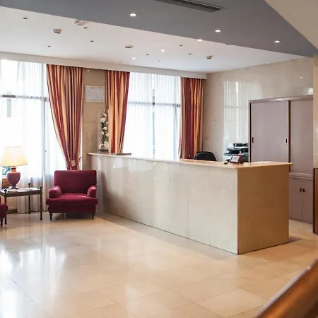 מלון Unzaga Plaza 3*