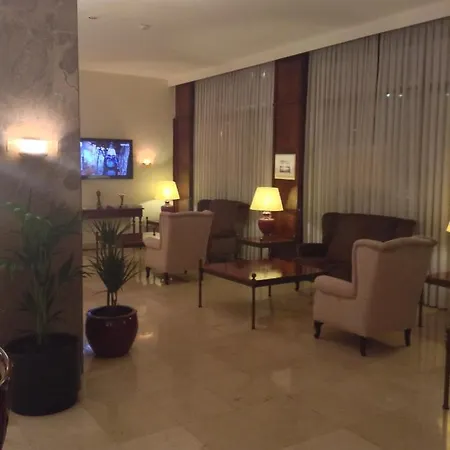 מלון Unzaga Plaza 3*