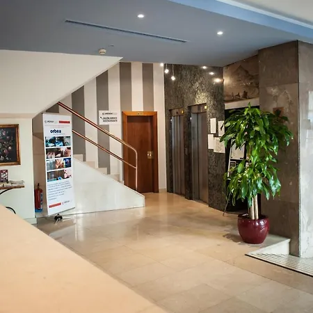 Unzaga Plaza מלון