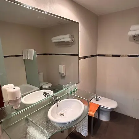 Unzaga Plaza 3*