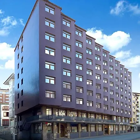 Unzaga Plaza ホテル 3*