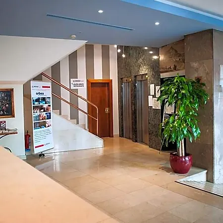 Unzaga Plaza 3*
